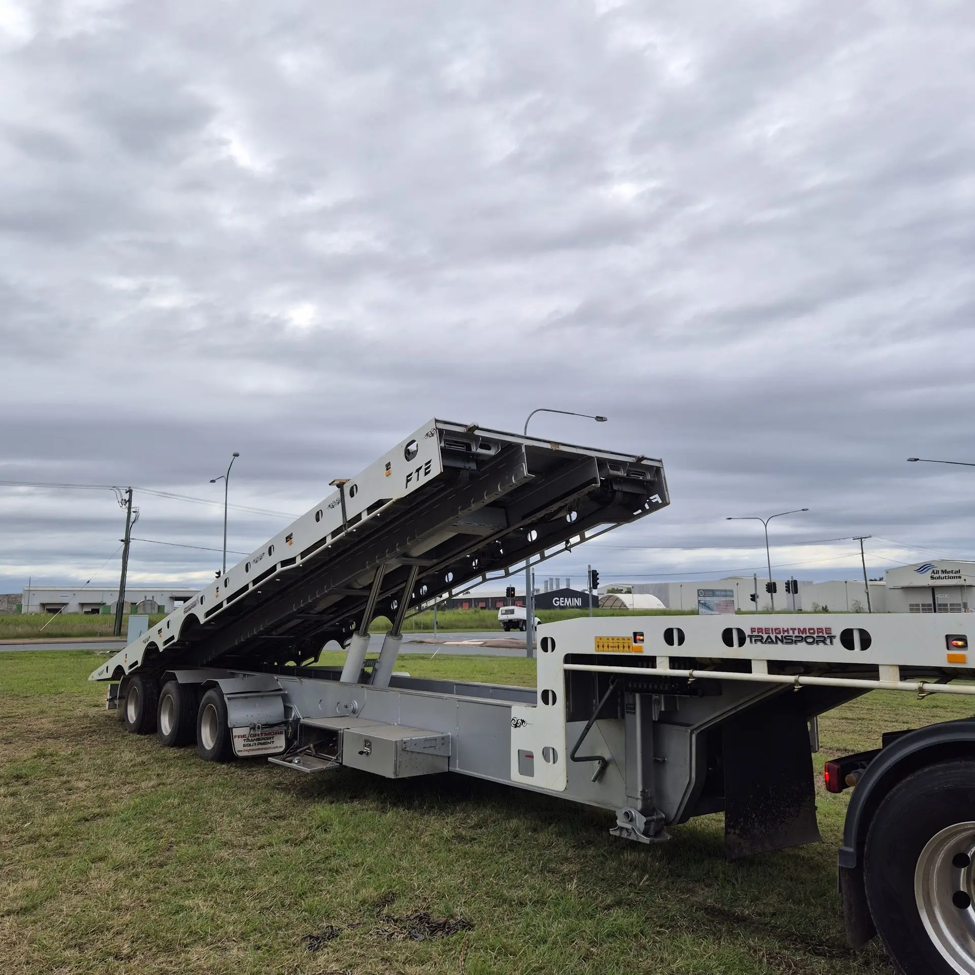 Super Tilt - With Trailer Up